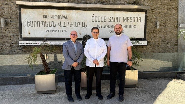 2025.05.22 Prof. Emilio Gonzales Magaña visita scuola Mesrobian