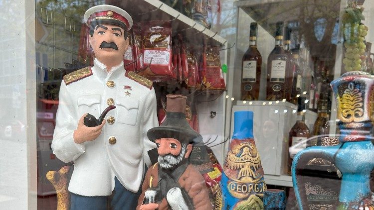 Auch dem Georgier Stalin begegnet man in einem Souvenirshop in Tbilisi
