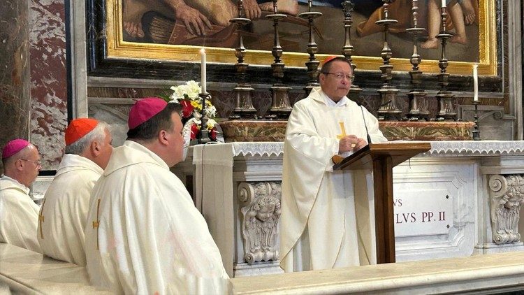 Kard. Grzegorz Ryś przewodniczący Mszy św. przy grobie św. Jana Pawła II (ks. Paweł Rytel-Andrianik)