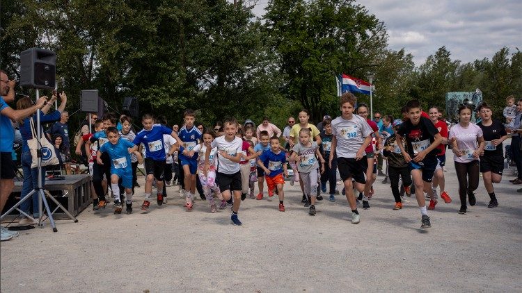 Humanitarna utrka Marijinih obroka “Trčimo za obrok više” u zagrebačkom parku Bundek (foto: Tea Ćurlin i Filip Jelinčić)