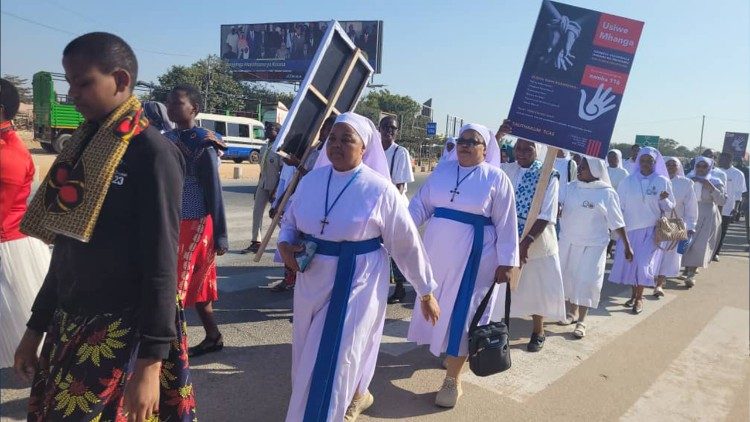 Watawa wakiandama kupinga biashara ya binadamu na utumwa mambo leo