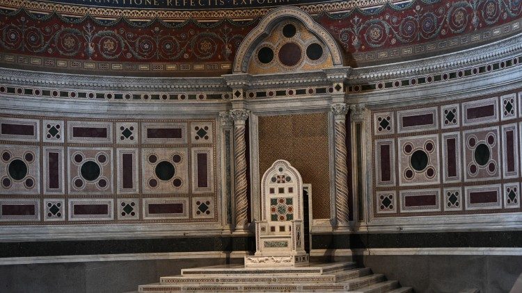 Der Bischofsthron des Papstes in der Lateranbasilika