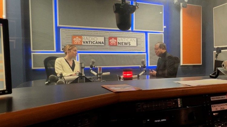 المونسنيور أوزا: مع البابا حوار معمّق حول الذكاء الاصطناعي، السلام، العائلة، والهجرة