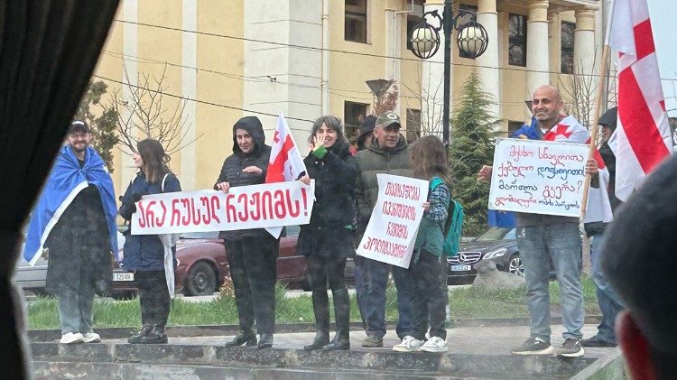 Nicht nur in Tbilisi: Eine Protestaktion gegen die Regierung in einer Provinzhauptstadt
