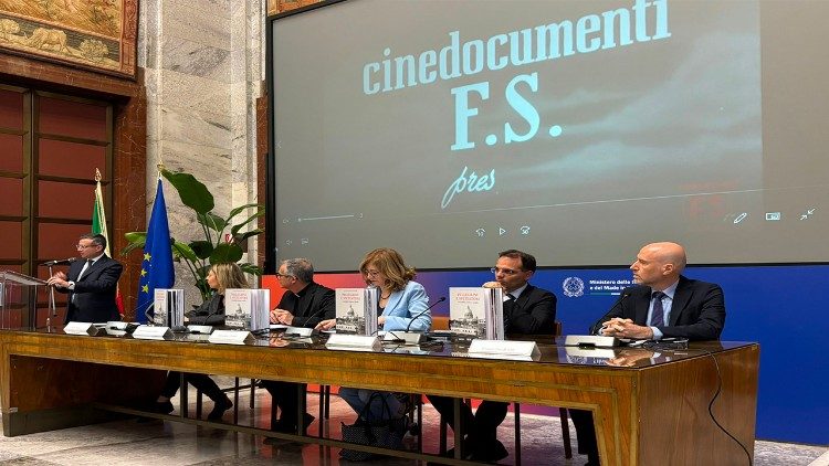 Um momento da apresentação do volume no Ministério dos Negócios e do Made in Italy (Vatican Media)