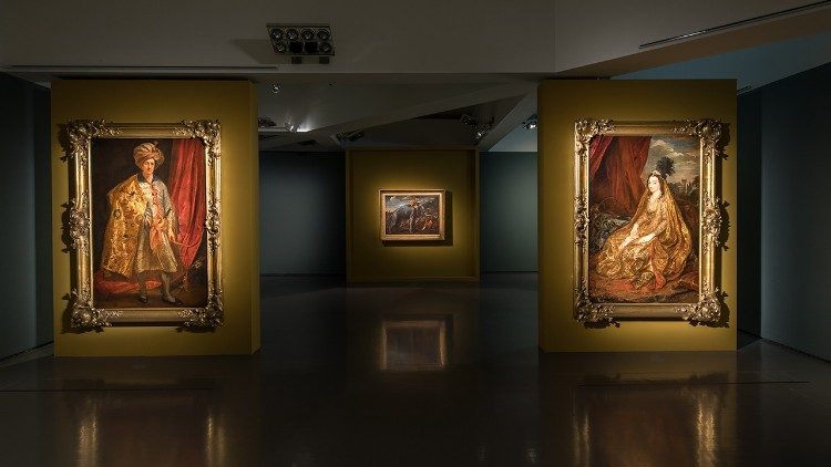 I due dipinti di Sir Anthony van Dyck, Sir Robert Shirley e Teresa, o Teresia Sampsonia, Lady Shirley, 1622, olio su tela / National Trust Collections, Petworth House. Sullo sfondo, Nicolas Poussin, Annibale attraversa le Alpi a cavallo di un elefante.