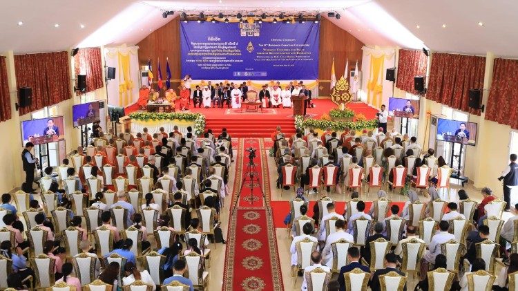 Un momento del octavo coloquio budista-cristiano, en el que también participó el cardenal Koovakad.