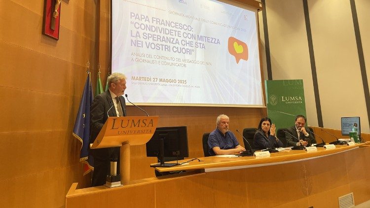 Um momento dos trabalhos da conferência na Lumsa