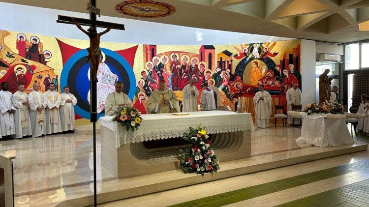 Német László belgrádi bíborosérsek a Stella Maris címtemplomában 