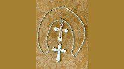 Nouvelle croix pectorale de Léon XIV avec les reliques