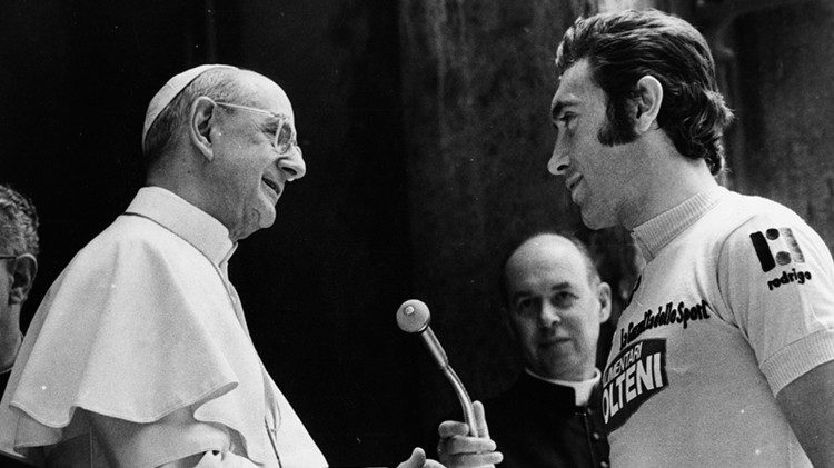 Pablo VI y el ciclista Eddy Merckx  en 1974.