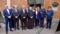 Rektor UKSW z przedstawicielami społeczności akademickiej w Archikatedrze Warszawskiej św. Jana Chrzciciela (UKSW)