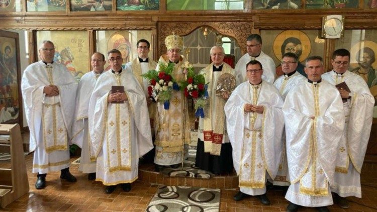 Zajednička fotografija prigodom proslave patrona crkve u Čanakliji - Apostolski nuncij Luciano Suriani, eparh Stojanov te svećenici iz Strumičko-skopske eparhije (foto: Katolici.mk)