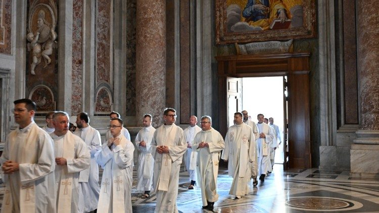 Msza św. czwartkowa, procesja wejścia (ks. Marek Weresa)