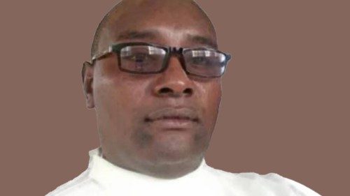 Morre no hospital padre encontrado à beira da morte na rodovia Nakuru-Nairóbi