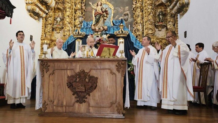Missa celebrada por Dom Airton e concelebrada por Dom Gil e demais padres da Arquidiocese de Mariana e de Juiz de Fora.