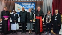 Irmã Simona Brambilla (ao centro) em Joanesburgo