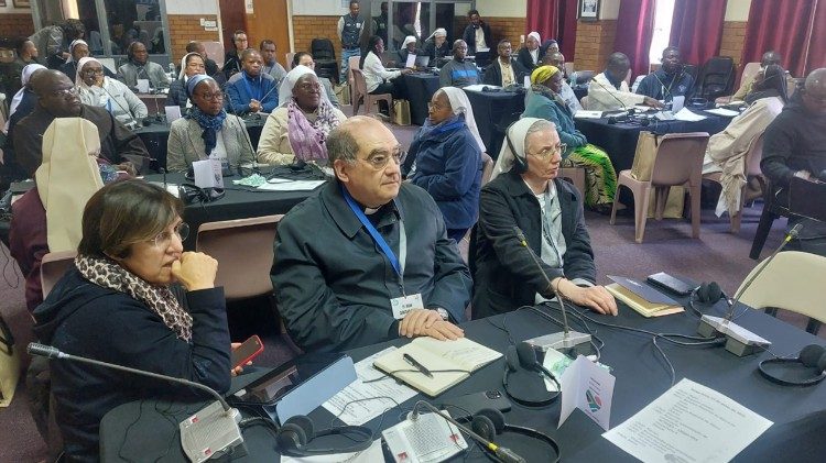 Participação atenta e ativa da Irmã Brambilla no encontro de Joanesburgo