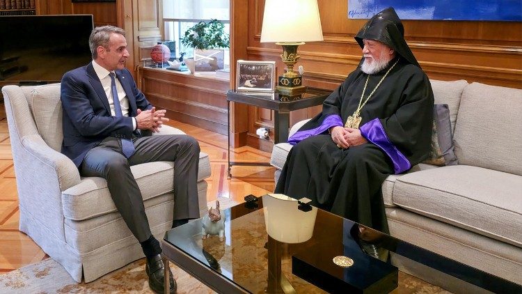 Աթէնքի մէջ հանդիպում Արամ Ա. Կաթողիկոսի եւ Յունաստանի վարչապետ Քիրիաքոս Միթսոթաքիսի միջեւ