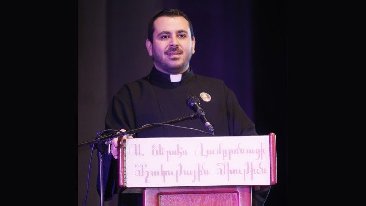 Ս. Փրկիչ եկեղեցւոյ ժողովրդապետ Հ. Սահակ Վրդ. Քէշիշեան,