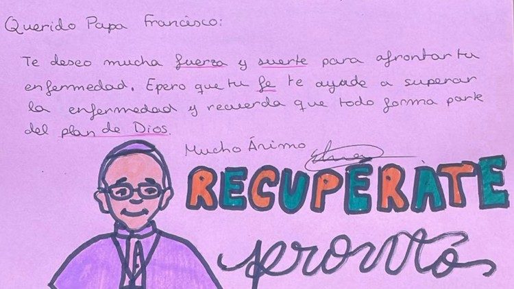 Una de las tarjetas pidiendo la recuperación del Papa