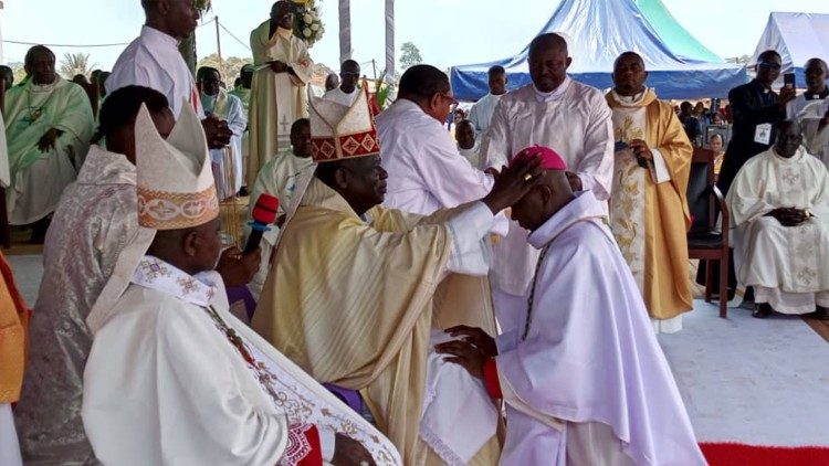 Ordination épiscopale de Mgr Justin Georges Ebengue, évêque de Yokadouma, samedi 1 mars 2025.
