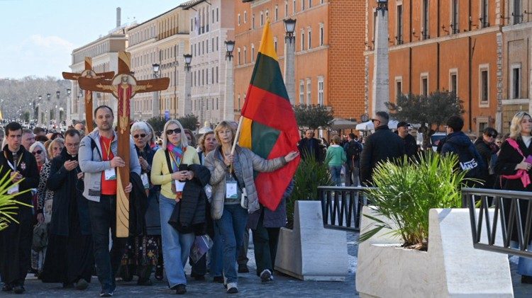 Lietuviai piligrimai Via della Conciliazione (Aistės Karpytės nuotrauka)
