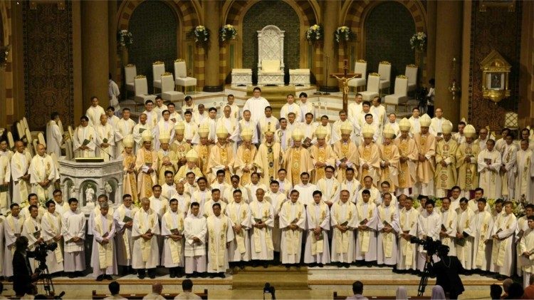 Archbishop Francis Xavier Vira Arpondratana poses with bishops, priests, and clergy following his installation as the new Archbishop of Bangkok at Assumption Cathedral on March 2, 2025. The ceremony was attended by Church leaders from across Thailand and beyond. Photo by Peter Monthienvichienchai/ LiCAS News
