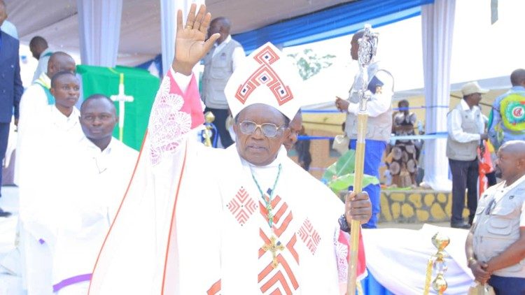 Mgr Melchisédech Sikuli, évêque de Butembo-Béni en RDC, invitant les fidèles de son diocèse à prier pour le rétablissement du Saint-Père.