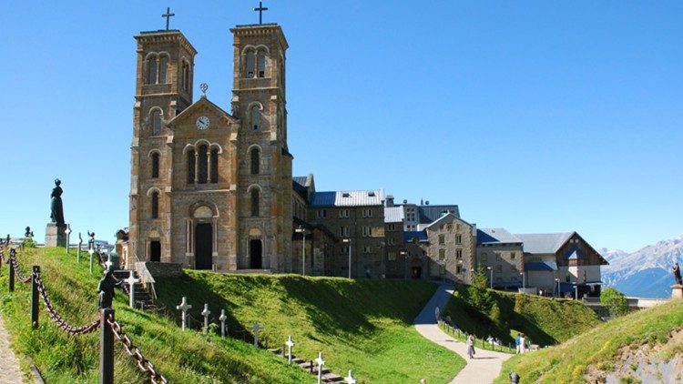 பிரான்சின் அன்னை மரியா திருத்தலம்