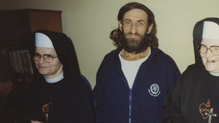 Dom Generalny Zgromadzenia Służebnic Najśw. Serca Jezusowego, Kraków, ul. Garncarska 26, Kraków, ul. Garncarska 26_ok. 1987_spotkanie z Gabrielem Koren. Od lewej s. Franciszka Sankowska (tłumacz), Gabriel Koren, s. Ligoria Anna Grenda.