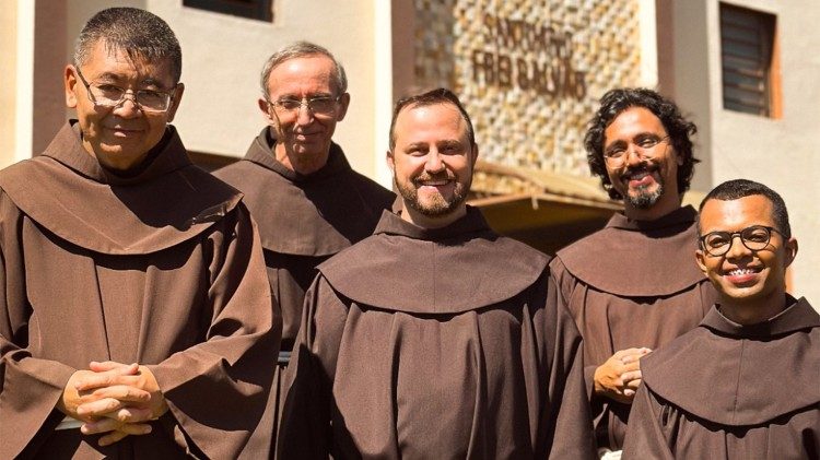 Na foto: Frei Roberto Ishara, Frei Valdir Laurentino, Frei Diego Atalino de Melo, Frei Thiago da Silva Soares e Frei Leandro Costa Santos