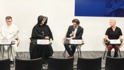 Jan Mrowca (drugi od prawej) wraz ze współpracownikami chce "zrobić raban" i przypominać światu o Bożym Miłosierdziu