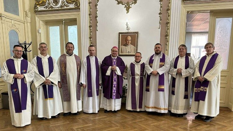 Среща на епископ Каваленов със свещениците в Никополската епархия