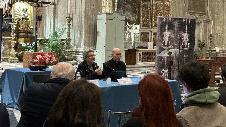 Un momento della conferenza della professoressa Emanuela Marinelli 