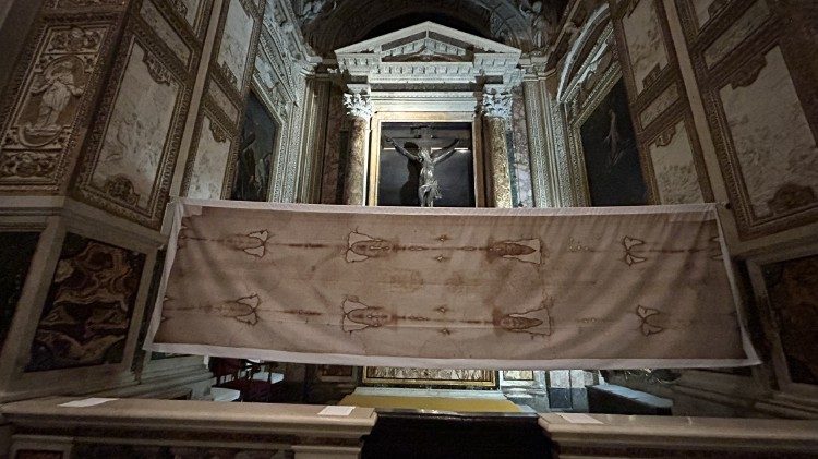 En kopi af ligklædet i Torino er i år blevet udstillet i Rom.