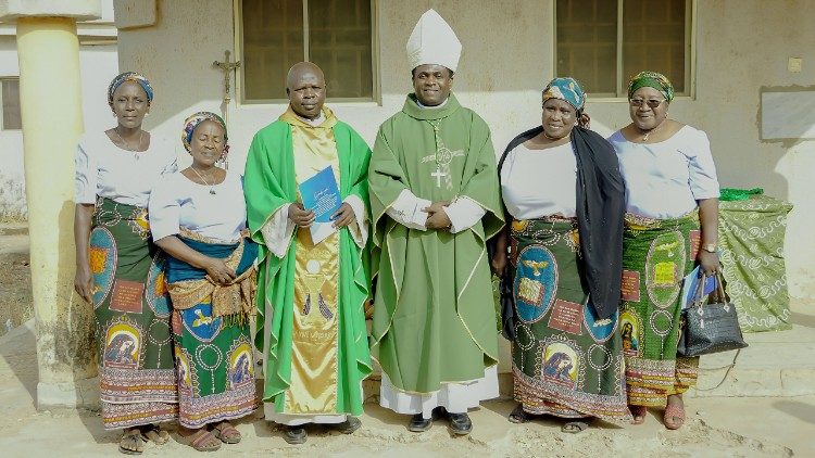 The Zumuntan Mata Catholic women’s group with Bishop Musa and a priest