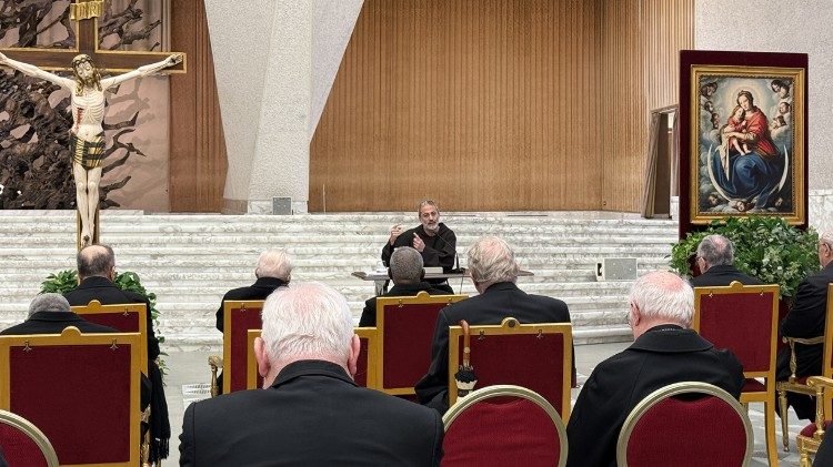 Exercices spirituels en Salle Paul VI. 