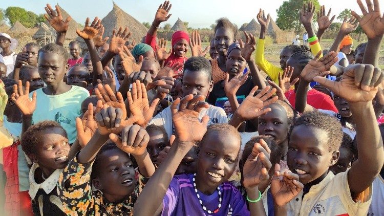 Crianças de um povoado no Sudão do Sul