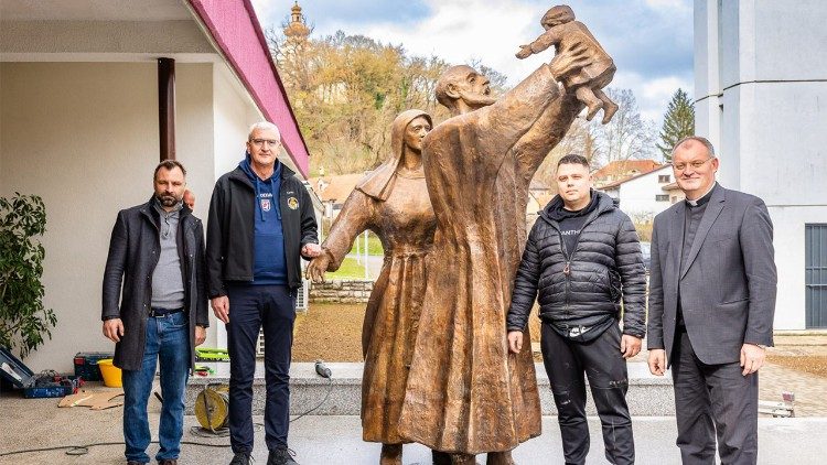 Kip sv. Josipa, Marije i Isusa, rad Vida Vučka u Karlovcu (Foto: Nacionalno svetište sv. Josipa)