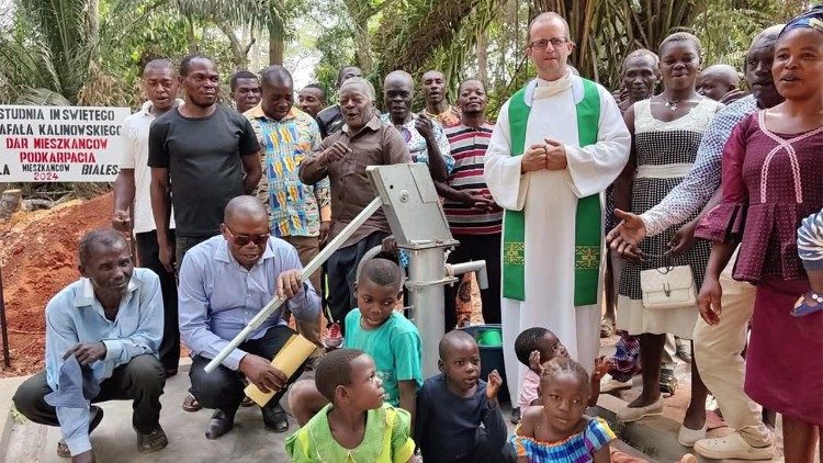 Otwarcie studni, to ważne wydarzenie dla całej społeczności