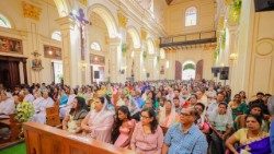 வழிபாட்டின்போது கத்தோலிக்கக் கிறிஸ்தவர்கள் 