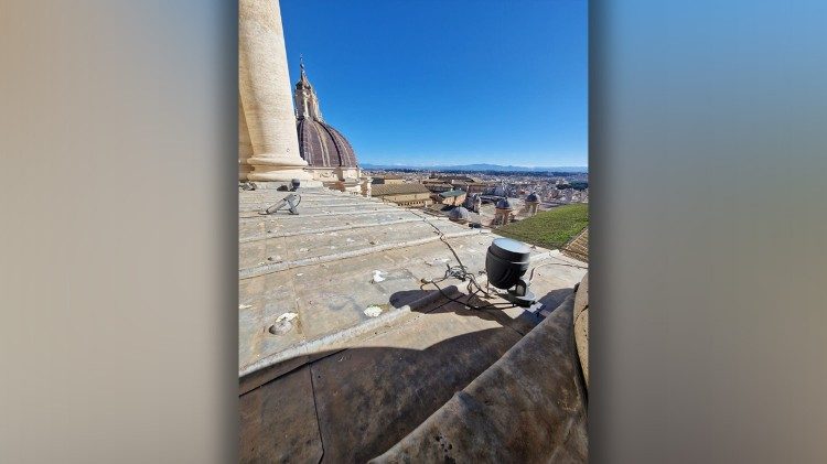 Le nuove lampade posizionate nella parte bassa del tamburo della Cupola
