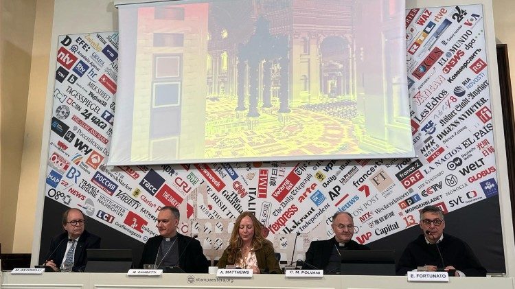 Ein Moment während der Präsentation des Videospiels, mit dem man den Petersdom erkunden kann