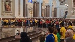 Catequistas reunidos na Catedral de Porto Alegre para o seu Jubileu