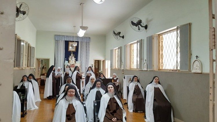 Religiosas em oração