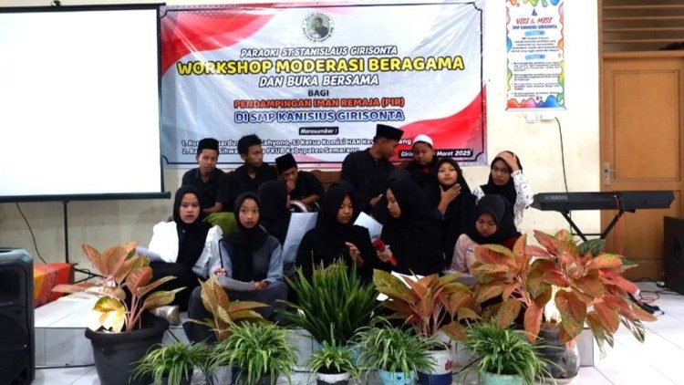 A rebana (Islamic percussion) group of Muslim students from Kanisius Junior High School Girisonta performs during the Religious Moderation Workshop. Photo: