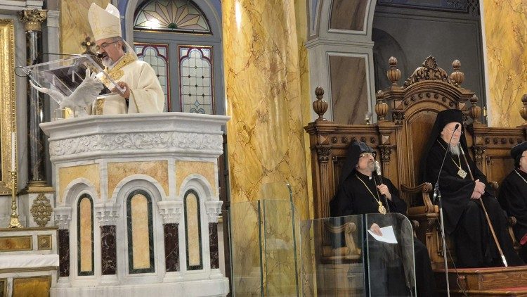 El obispo Palinuro durante la celebración