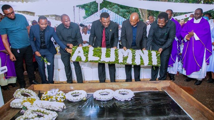 Shirika la Mitume wa Yesu, AJ., linaomboleza kifo cha Padre Kanuti Mkwe Shirima, AJ., kilichotokea ghafla tarehe 7 Machi 2025 huko Afrika ya Kusini.