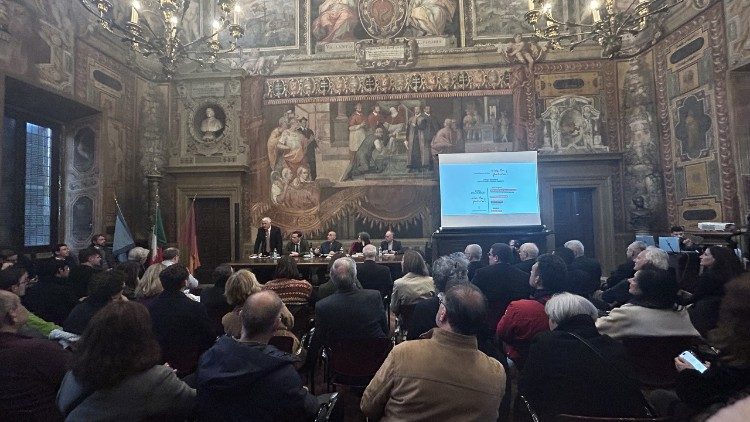 Il Salone del commendatore pienissimo per la presentazione